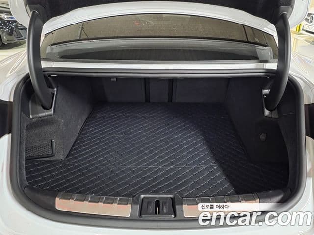 Porsche Taycan 2022 — Photo 18/19