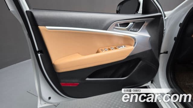 Genesis G70 2022 — ფოტო 14/34