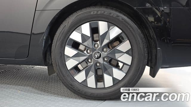 Hyundai Staria 2021 — ფოტო 32/37