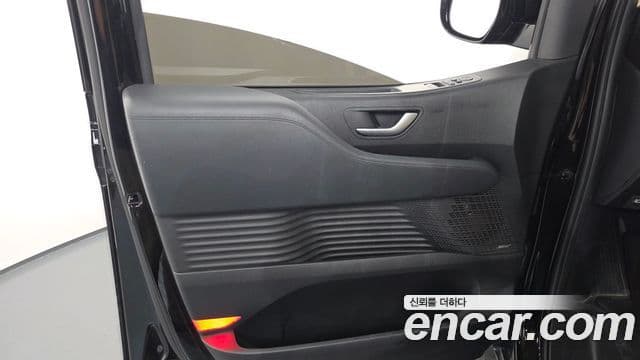 Hyundai Staria 2021 — ფოტო 29/37