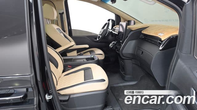 Hyundai Staria 2021 — ფოტო 28/37