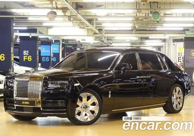Rolls-Royce Phantom 2024 — Фото 1/20