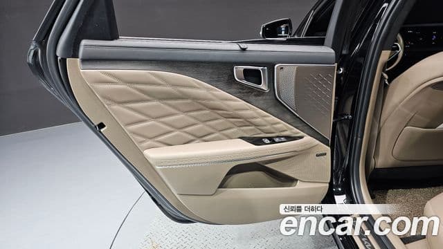 Kia K8 2022 — Şəkil 17/32