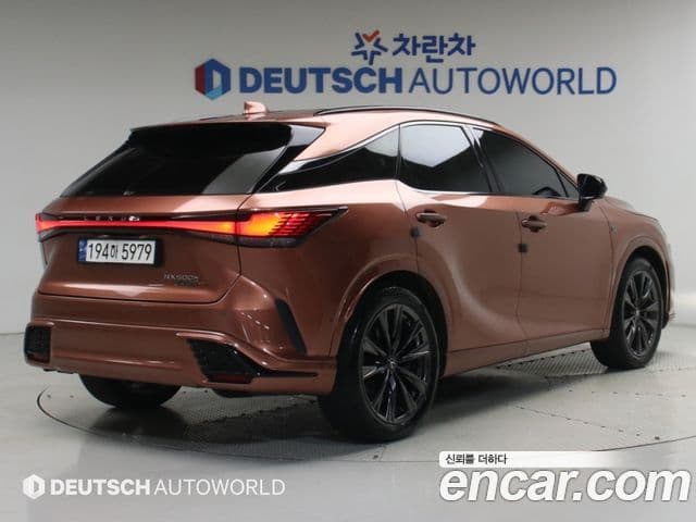 Lexus RX500h 2023 — ფოტო 18/20