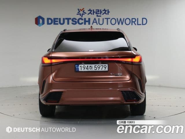 Lexus RX500h 2023 — ფოტო 17/20