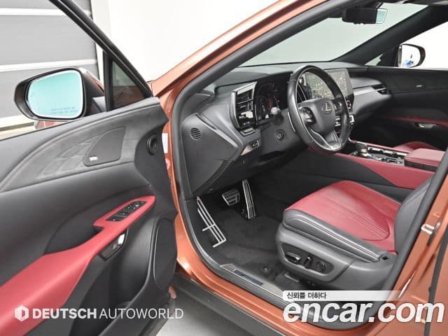 Lexus RX500h 2023 — ფოტო 19/20