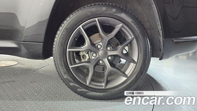 Jeep Grand Cherokee 2020 — Şəkil 12/31