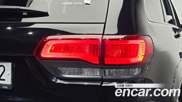 Jeep Grand Cherokee 2020 — Şəkil 16/31