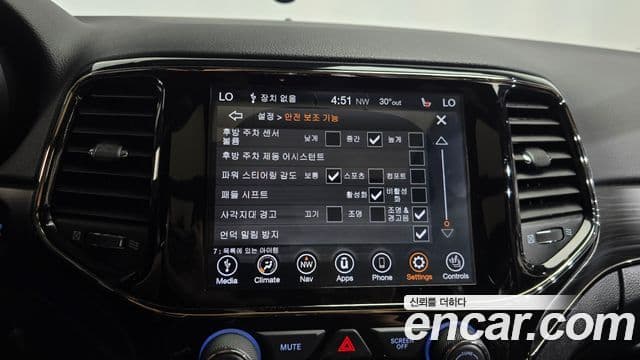 Jeep Grand Cherokee 2020 — Şəkil 23/31
