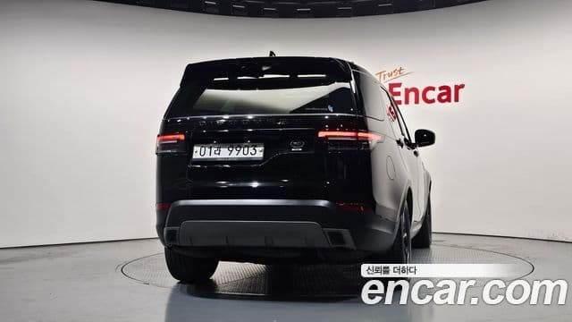Land Rover Discovery 5 2019 — Фото 4/20