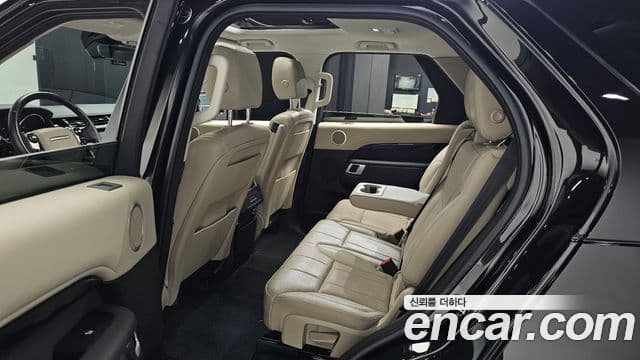 Land Rover Discovery 5 2019 — Фото 12/20