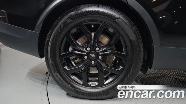 Land Rover Discovery 5 2019 — Şəkil 28/35