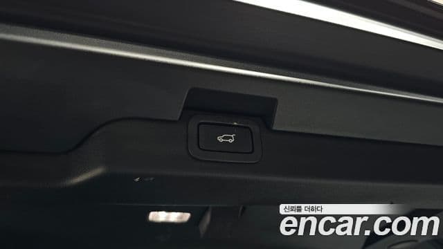 Land Rover Discovery 5 2019 — Şəkil 32/35