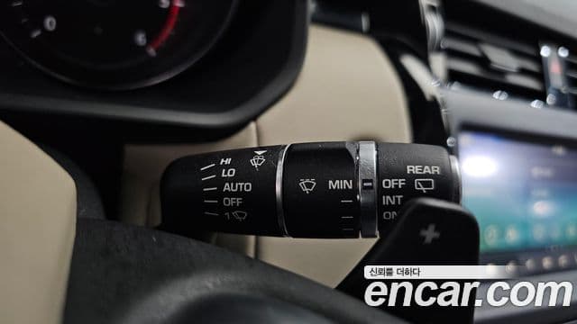 Land Rover Discovery 5 2019 — Şəkil 13/35