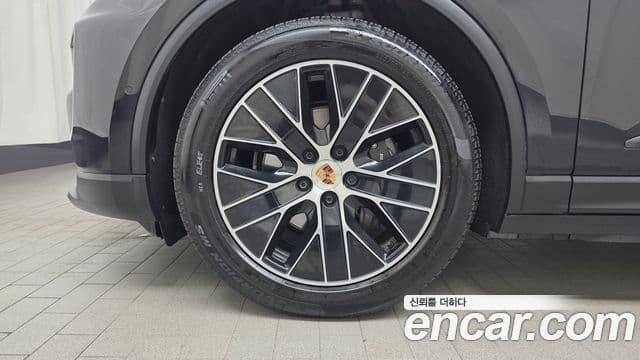 Porsche Macan EV 2025 — ფოტო 11/33