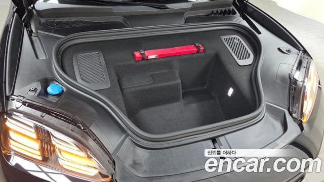 Porsche Macan EV 2025 — ფოტო 4/33