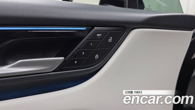 Porsche Macan EV 2025 — ფოტო 7/33
