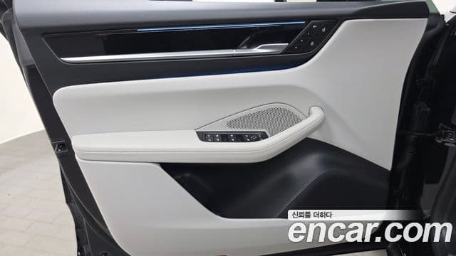 Porsche Macan EV 2025 — ფოტო 24/33