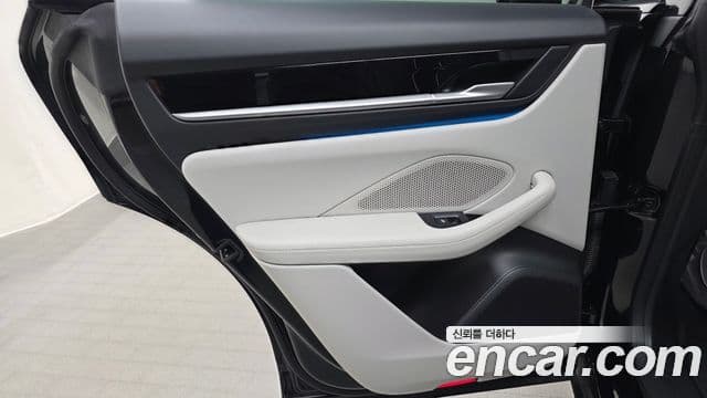 Porsche Macan EV 2025 — ფოტო 12/33