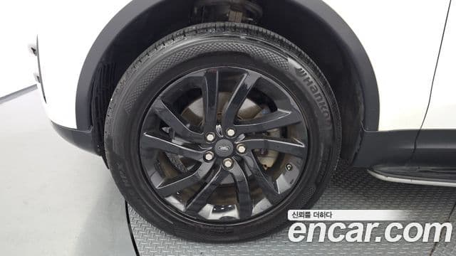Land Rover Discovery 5 2018 — Şəkil 15/20
