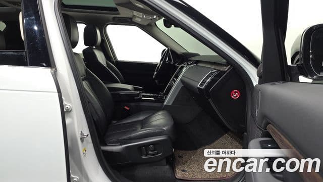 Land Rover Discovery 5 2018 — Şəkil 8/20