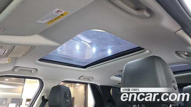 Land Rover Discovery 5 2018 — Şəkil 14/20