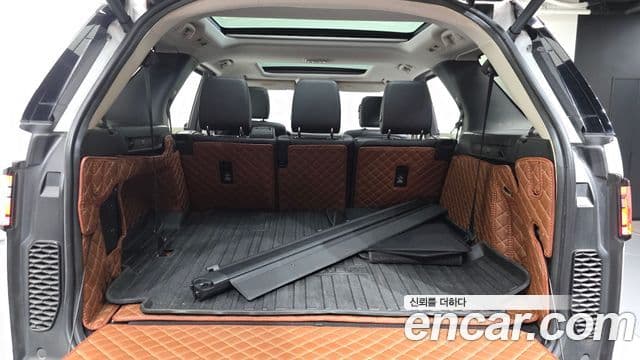 Land Rover Discovery 5 2018 — Şəkil 9/20