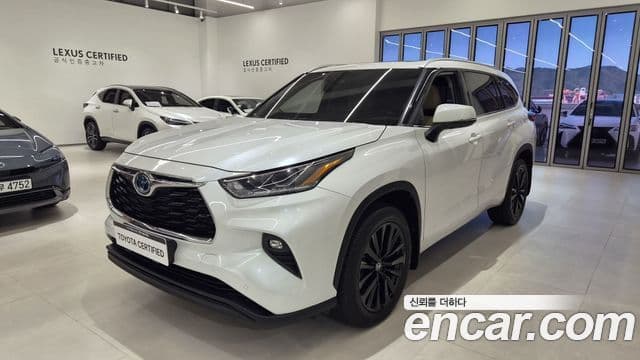 Toyota Highlander 2023 — ფოტო 2/20
