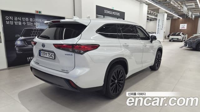 Toyota Highlander 2023 — ფოტო 9/20