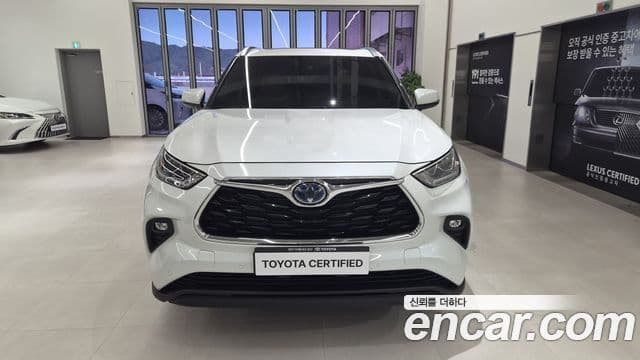 Toyota Highlander 2023 — ფოტო 18/20