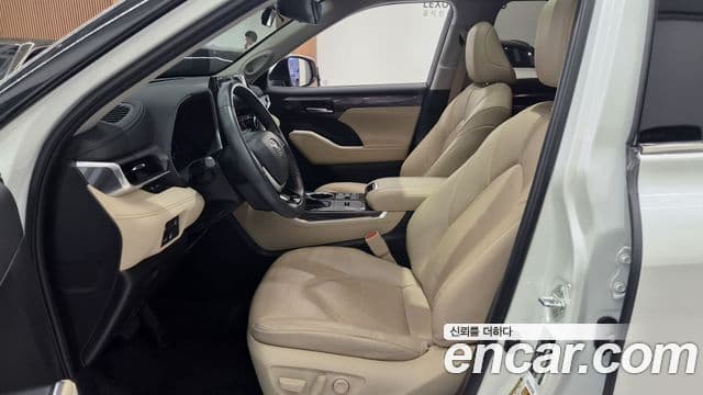 Toyota Highlander 2023 — ფოტო 16/20