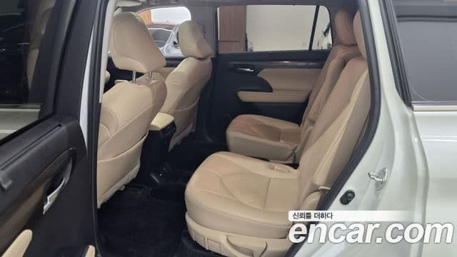 Toyota Highlander 2023 — ფოტო 12/20
