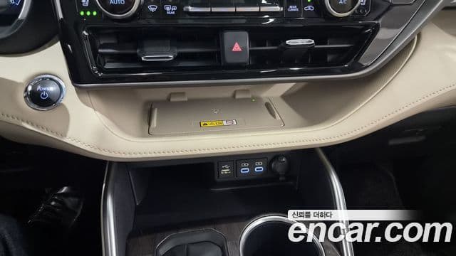 Toyota Highlander 2023 — ფოტო 5/20