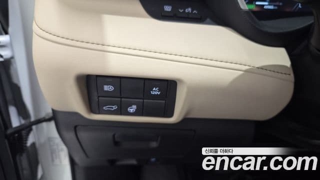 Toyota Highlander 2023 — ფოტო 15/20