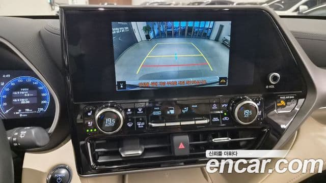 Toyota Highlander 2023 — ფოტო 8/20