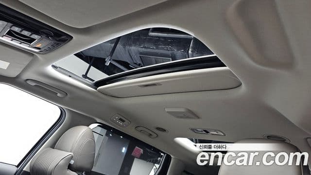 Kia Carnival 2025 — Фото 18/20