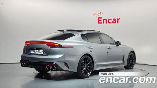 Kia Stinger 2023 — Фото 2/20