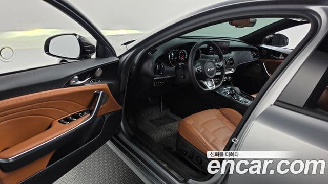 Kia Stinger 2023 — Фото 10/20