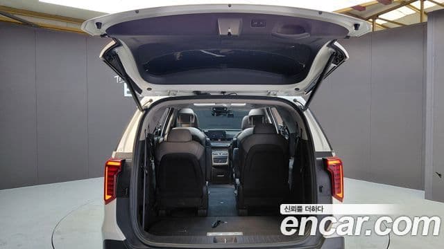 Kia Carnival 2024 — Фото 17/20