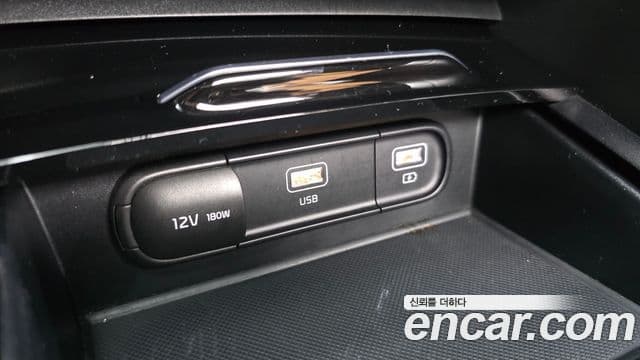 Kia K5 2020 — ფოტო 31/41