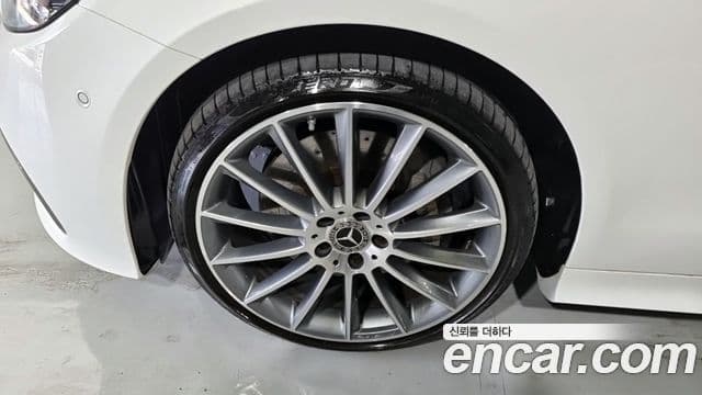 Mercedes-Benz E-Class 2021 — ფოტო 4/20