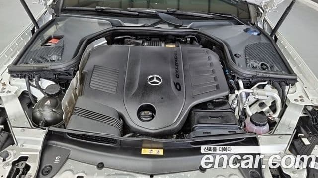 Mercedes-Benz E-Class 2021 — ფოტო 7/20