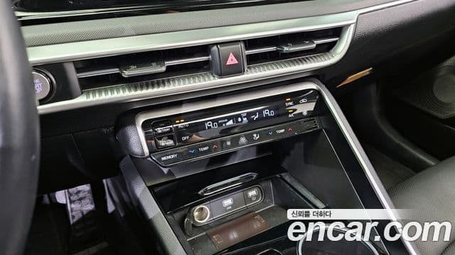 Kia K5 2020 — ფოტო 17/20
