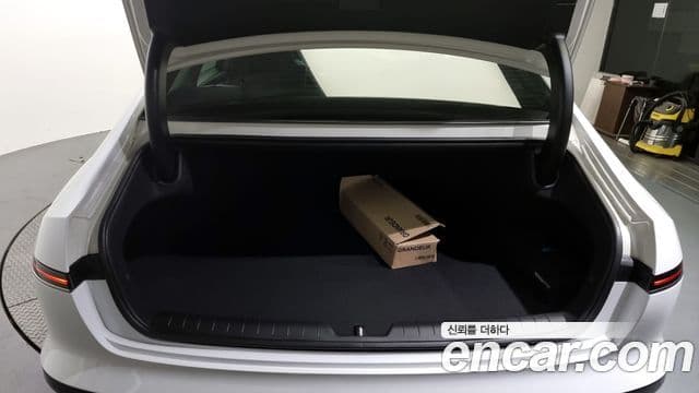 Hyundai Grandeur Hybrid 2024 — Photo 2/20