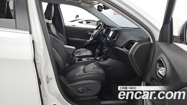 Jeep Cherokee 2021 — Şəkil 16/20
