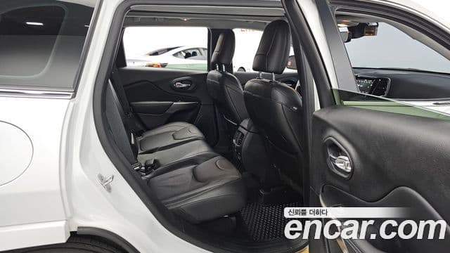 Jeep Cherokee 2021 — Şəkil 12/20