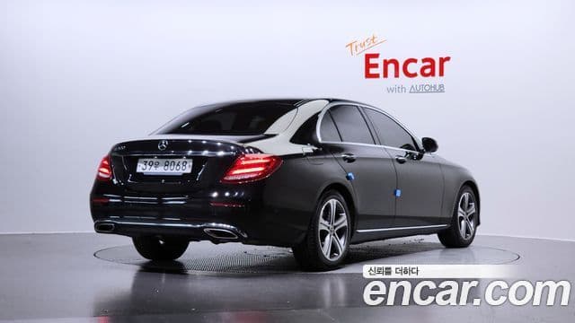 Mercedes-Benz E-Class 2019 — ფოტო 2/20