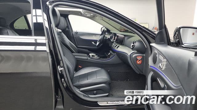 Mercedes-Benz E-Class 2019 — ფოტო 11/20