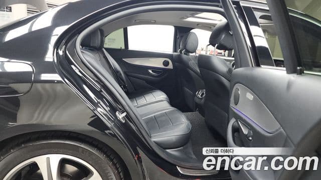 Mercedes-Benz E-Class 2019 — ფოტო 12/20