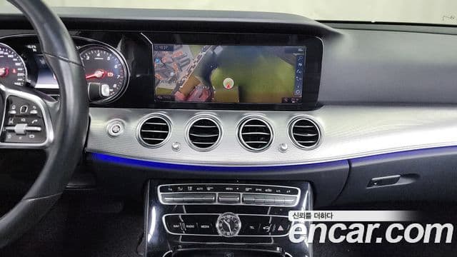 Mercedes-Benz E-Class 2019 — ფოტო 14/20